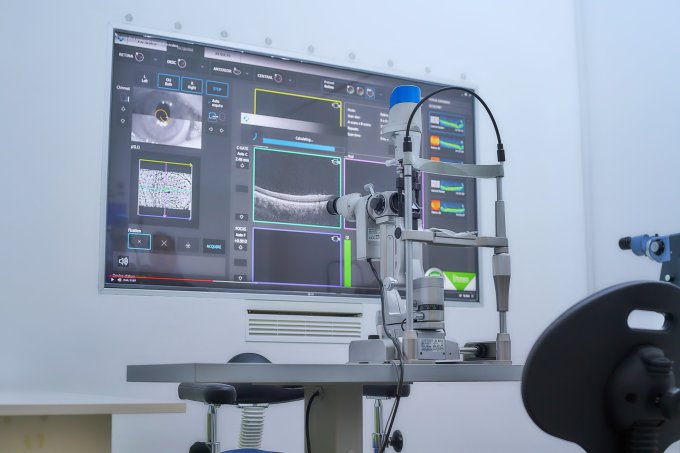 ekran komputera przedstawiający badanie wzroku